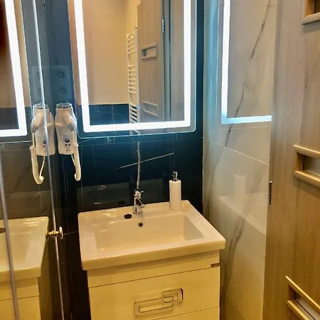 Silver Dawn Apartment *