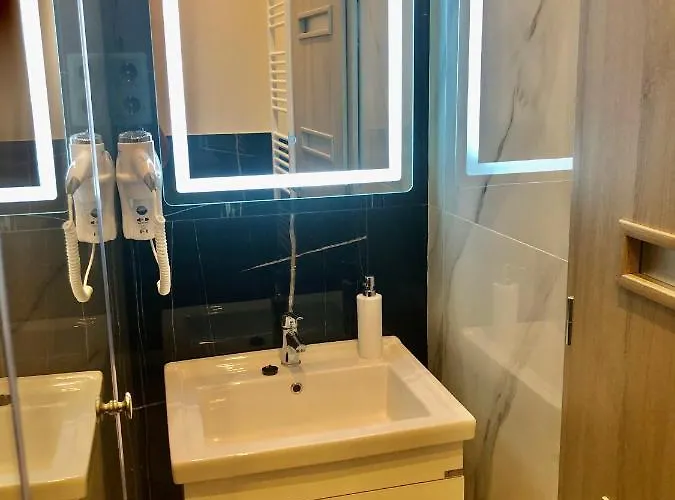Silver Dawn Apartment *